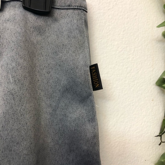 SAMI young size mini skirt buttoned in front. - Picture 4 of 11